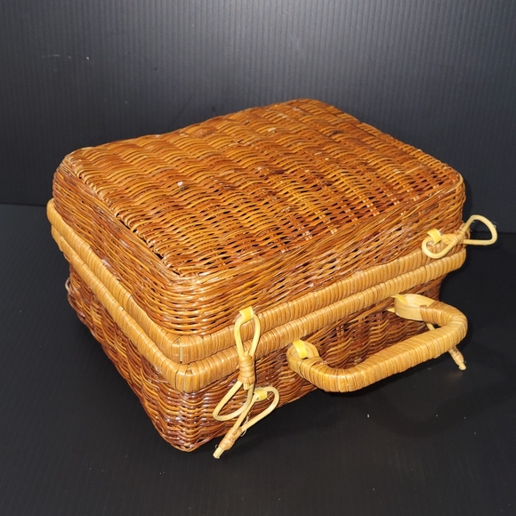 18" doll outdoor fishing outfit, straw hat, and wicker suitcase - Picture 6 of 7